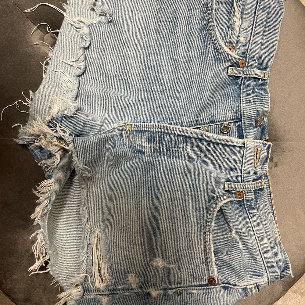 AGOLDE Jean shorts. Parker distressed denim - Swapmeet. Size 26